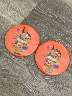 Disneyland 2018 Mickey’s Halloween Party pass holder pin 2 pack